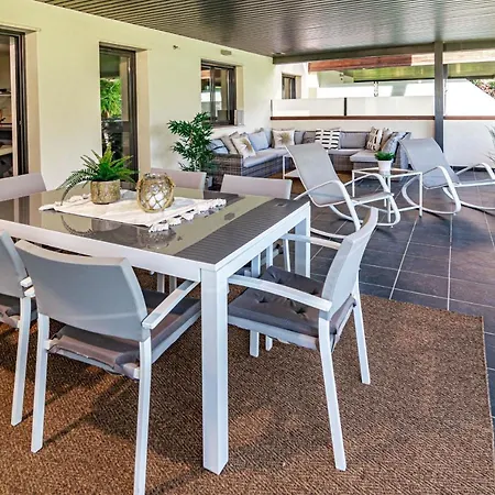 Apartment H19 - Stunning 2 Bedroom Apartment By Roomservices