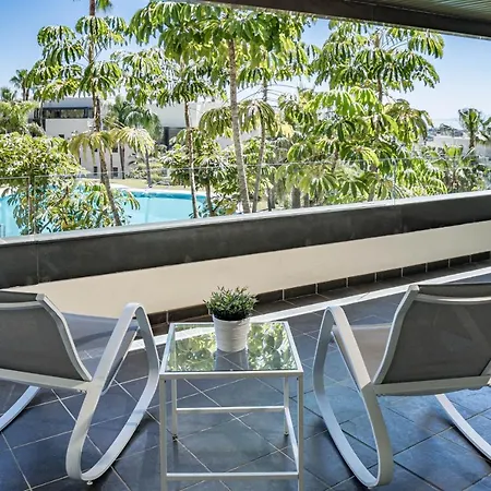 H19 - Stunning 2 Bedroom Apartment By Roomservices Apartment *