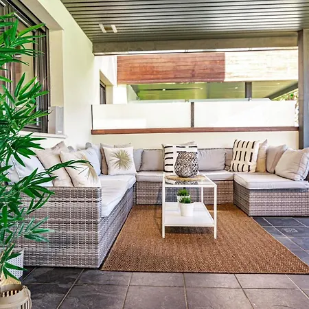 H19 - Stunning 2 Bedroom Apartment By Roomservices Apartment