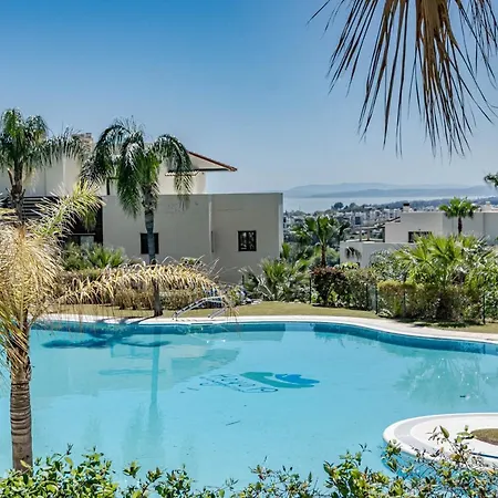 H19 - Stunning 2 Bedroom Apartment By Roomservices