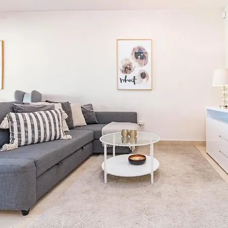 H19 - Stunning 2 Bedroom Apartment By Roomservices Apartment Estepona