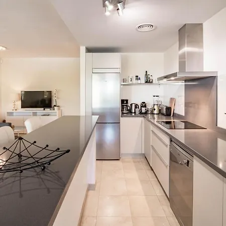 H19 - Stunning 2 Bedroom Apartment By Roomservices * Estepona