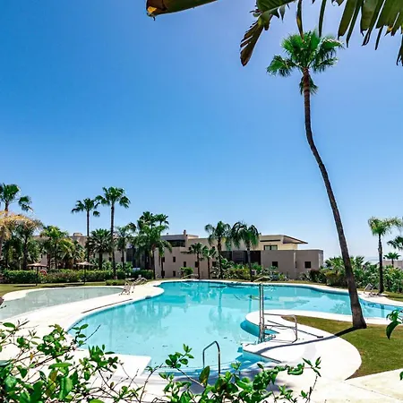 Apartment H19 - Stunning 2 Bedroom Apartment By Roomservices