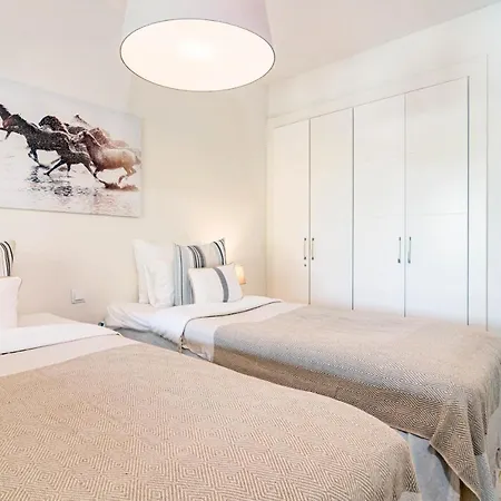 H19 - Stunning 2 Bedroom Apartment By Roomservices Apartment Estepona